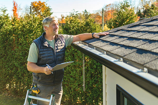 Professional Roofing technician working in Starr, SC